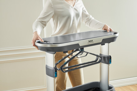 Apģērba tvaicētājs un attīrītājs Tefal Care For You